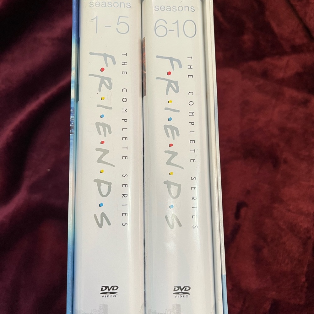 Friends: The Complete Series (Seasons 1-10) Anniversary 32 DVD Box Set. 94 Hrs. - Picture 2 of 4